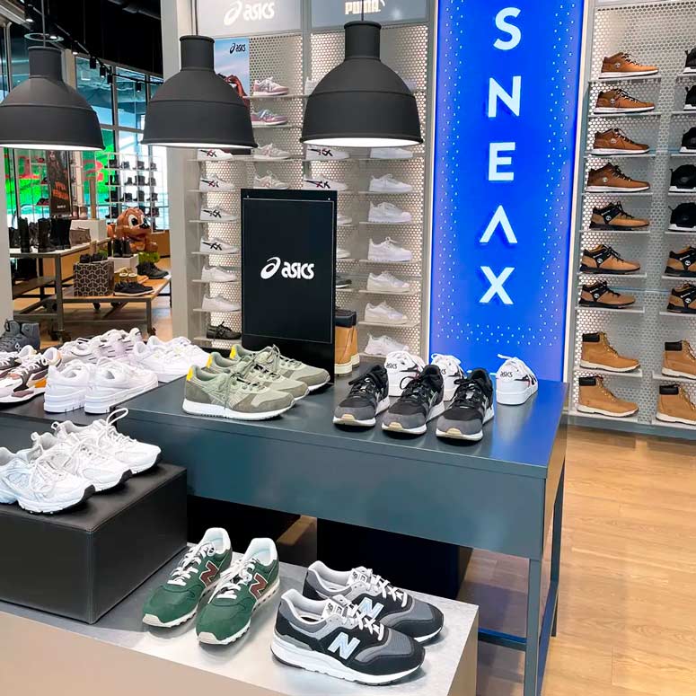 Skoringen har åbnet SNEAX Store og Bagfocus i City2 - de sprødeste sneakers og modetasker