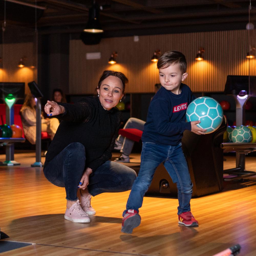 Besøg Cecilie's i City2 og prøv kræfter med minigolf, bowling, spil mm.