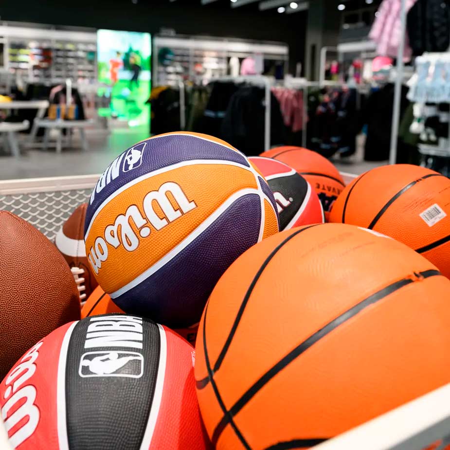 Find det rigtige udstyr til din sportsgren hos Intersport i Taastrup. 