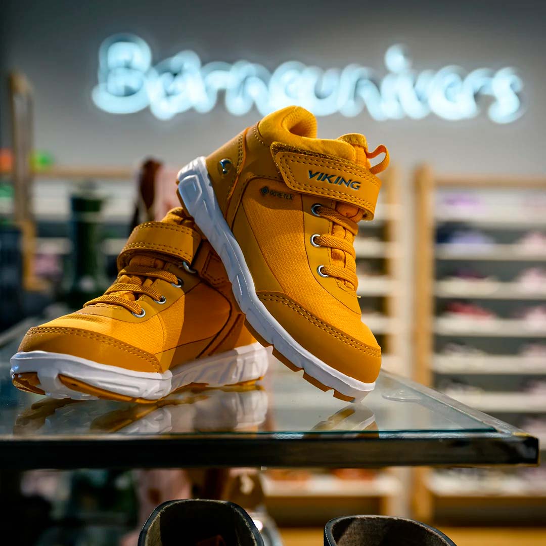 Stort udvalg af børnesko hos Skoringen i City2. Alt fra sandaler og sneakers, til gummistøvler og vintersko. 